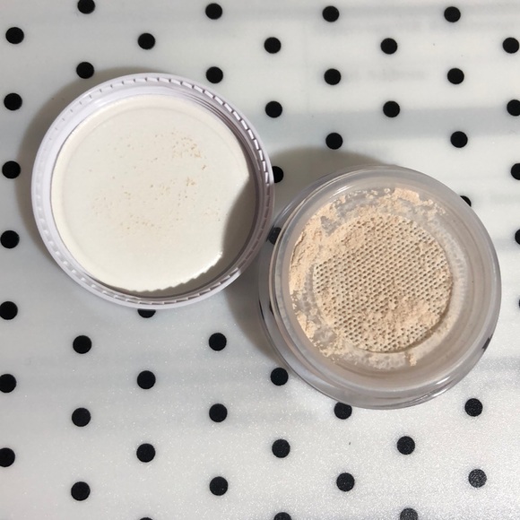 Becca Setting Powder Mini - Picture 3 of 3